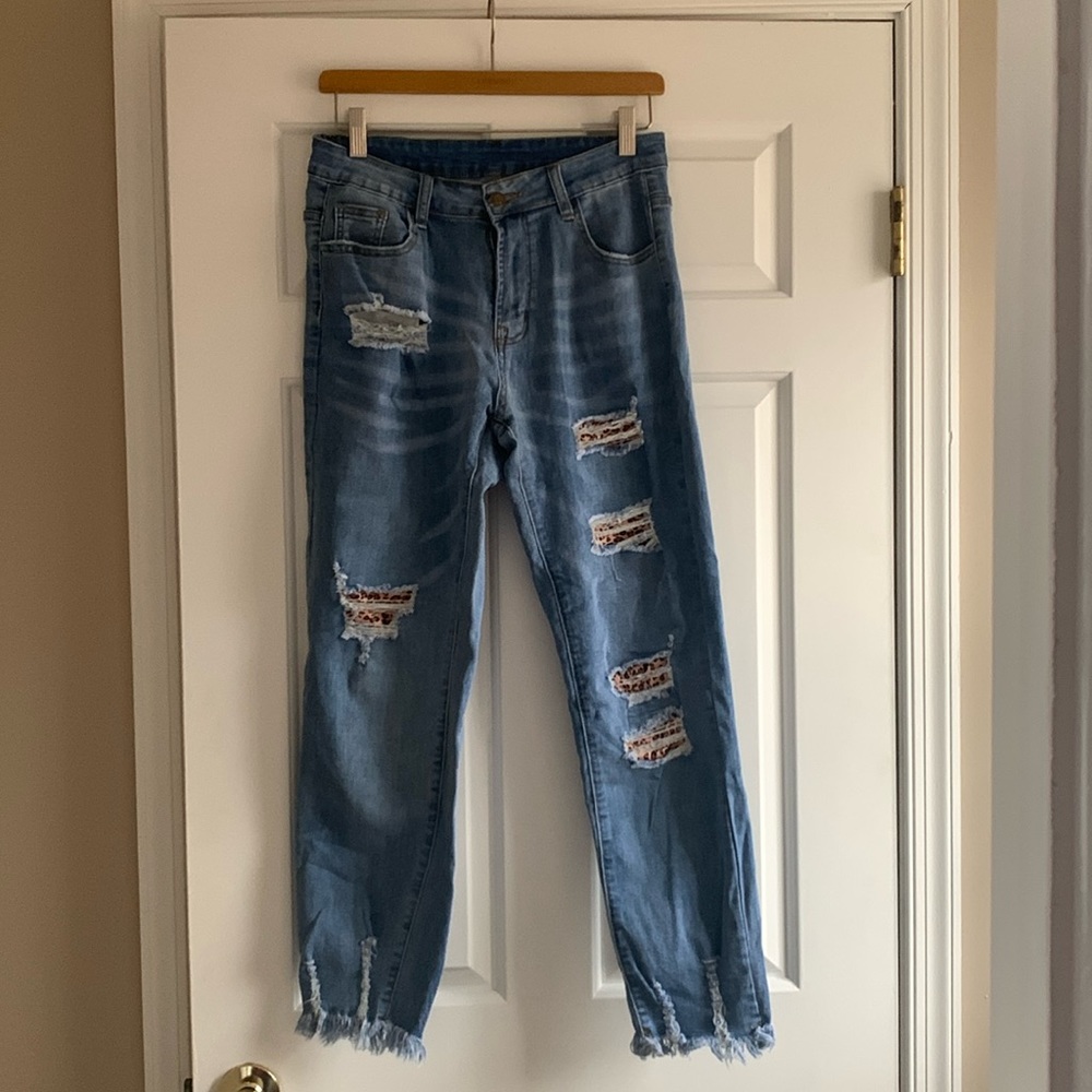 Lose fit distressed jeans